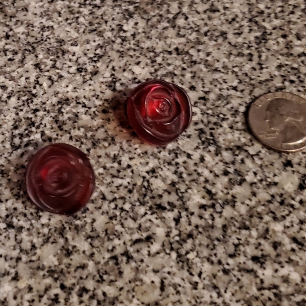 Red Rose-Shaped Glass Decor Accents